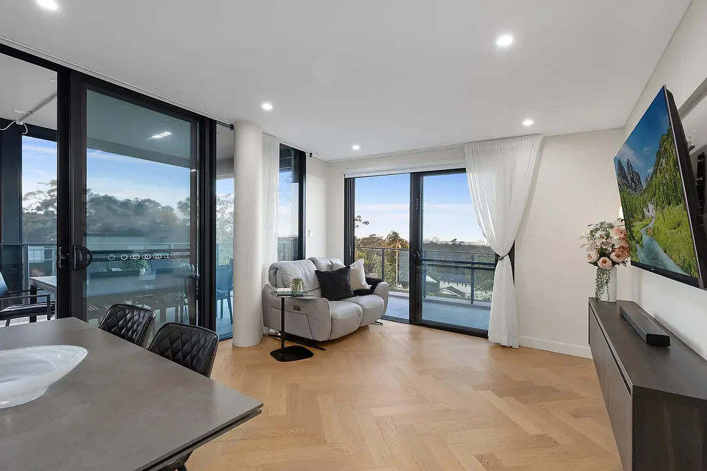 West Pennant Hills 4 Bedroom Luxurious penthouse with skyline views