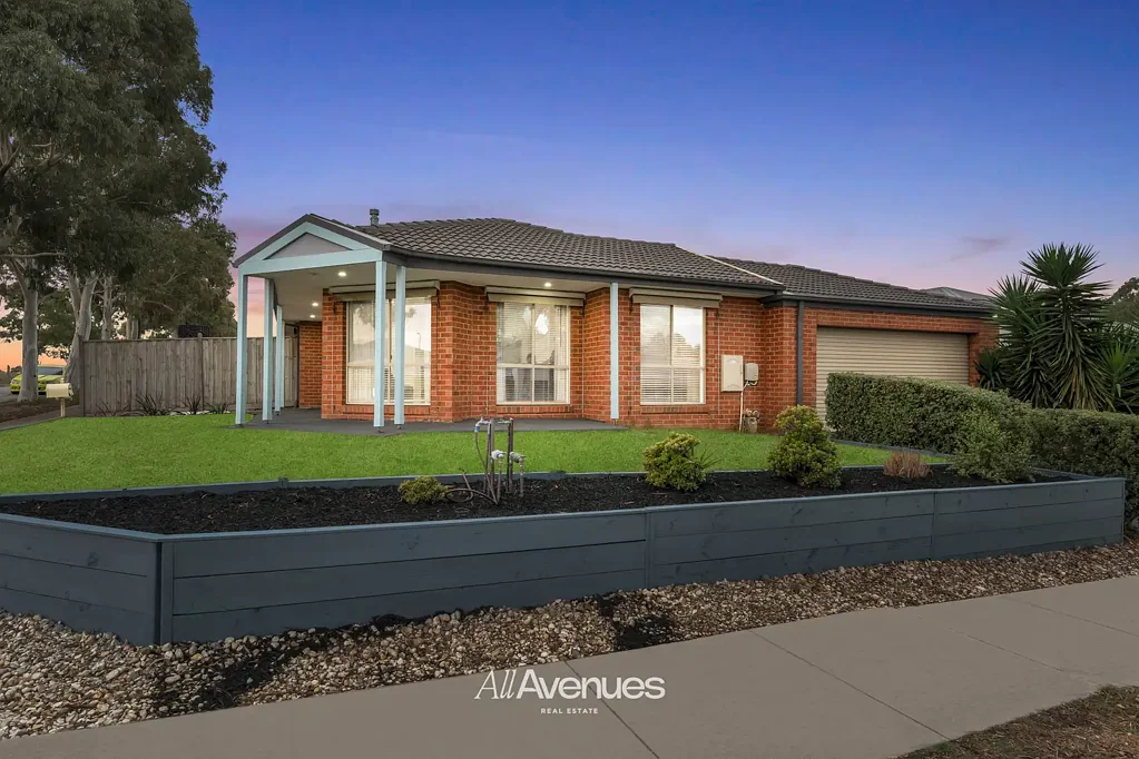 24 Yammerbook Way, Cranbourne East, VIC 3977