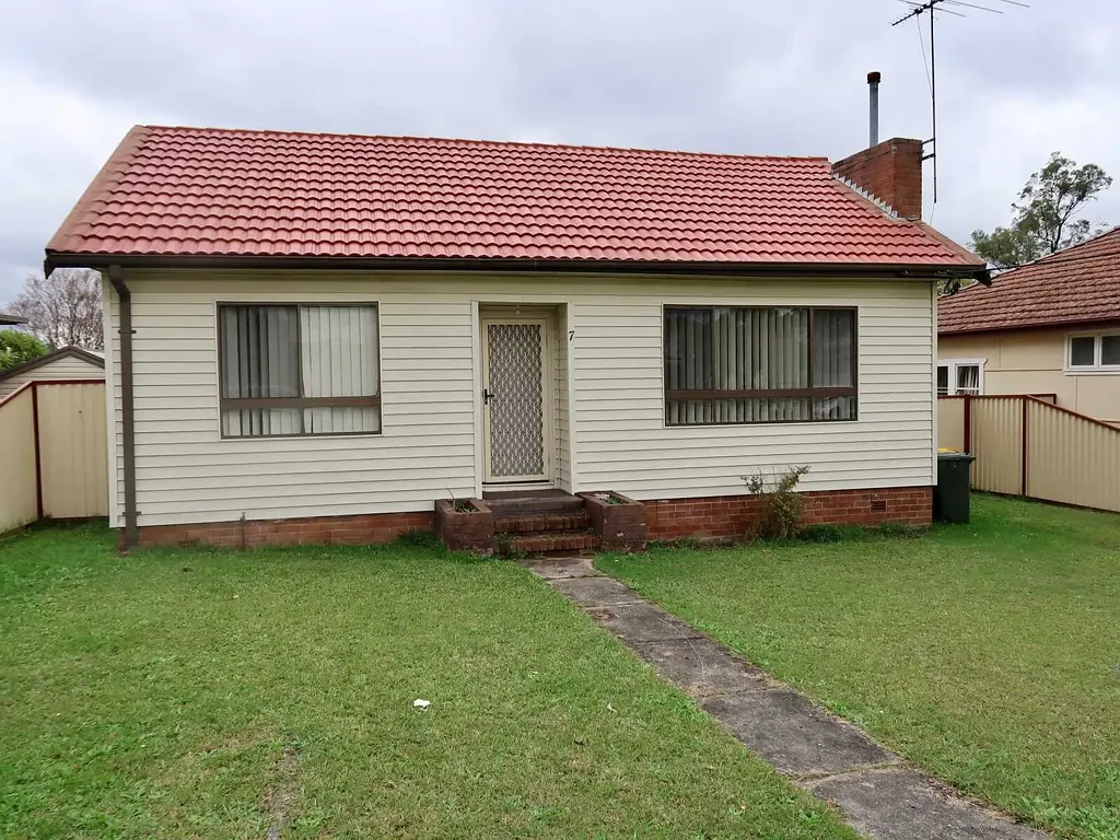 2 Bedroom Home With Generous Yard!