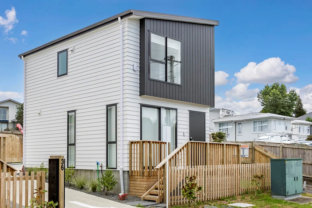 2 /36 Tiroroa Avenue, Te Atatu South, Waitakere City, Auckland