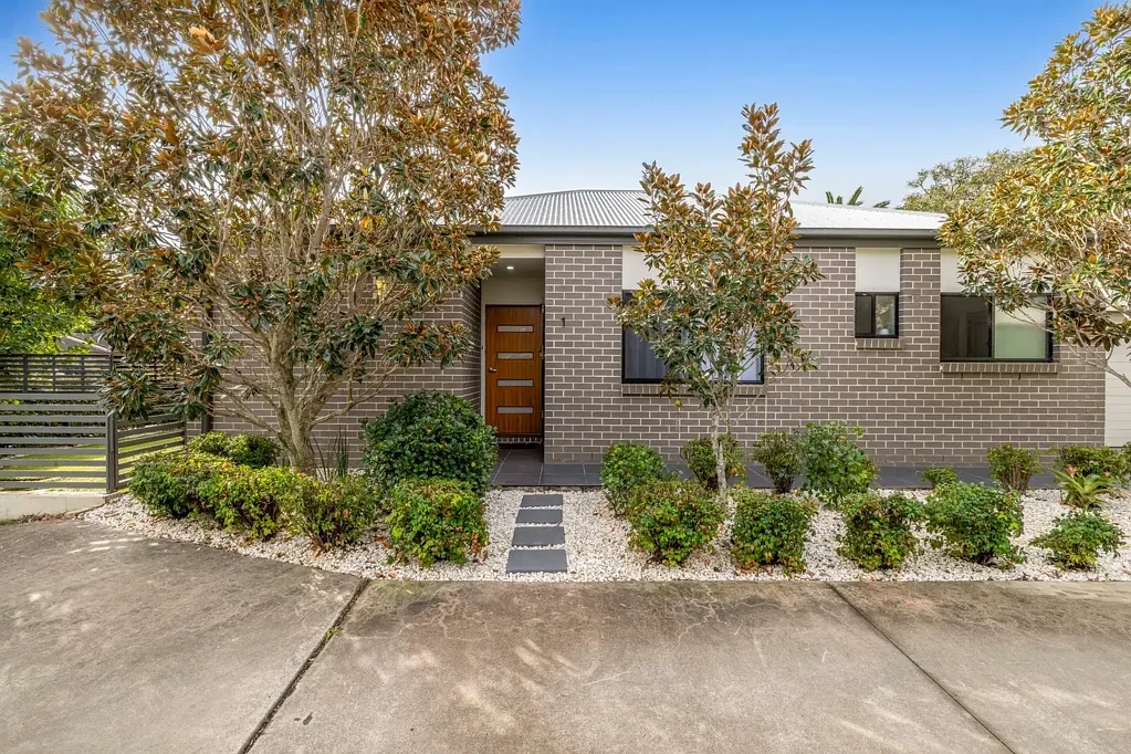 North Toowoomba 2房  北图文巴宝石 - 独立、私密且位置完美！  North Toowoomba Gem – Freestanding, Private & Perfectly Positioned!