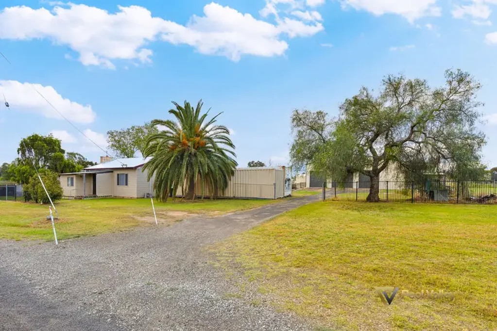 Tamworth 3房  DEVELOPMENT OPPORTUNITY R1 ZONING ON 4.49 ACRES