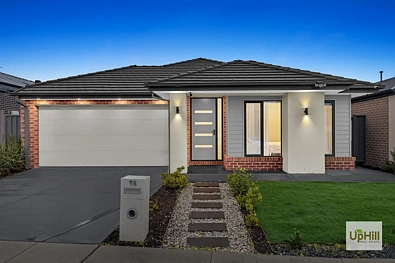 Clyde North 4 Slaapkamer All Roads Lead to Orana —