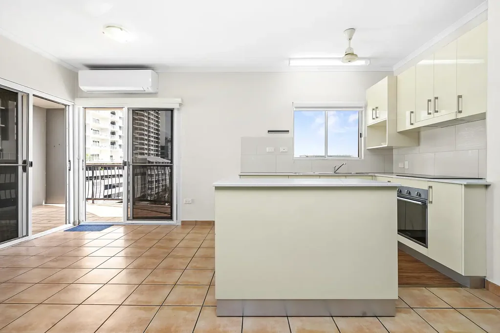 Darwin City 1房  Smart city pad with lift access, parking and a pool!