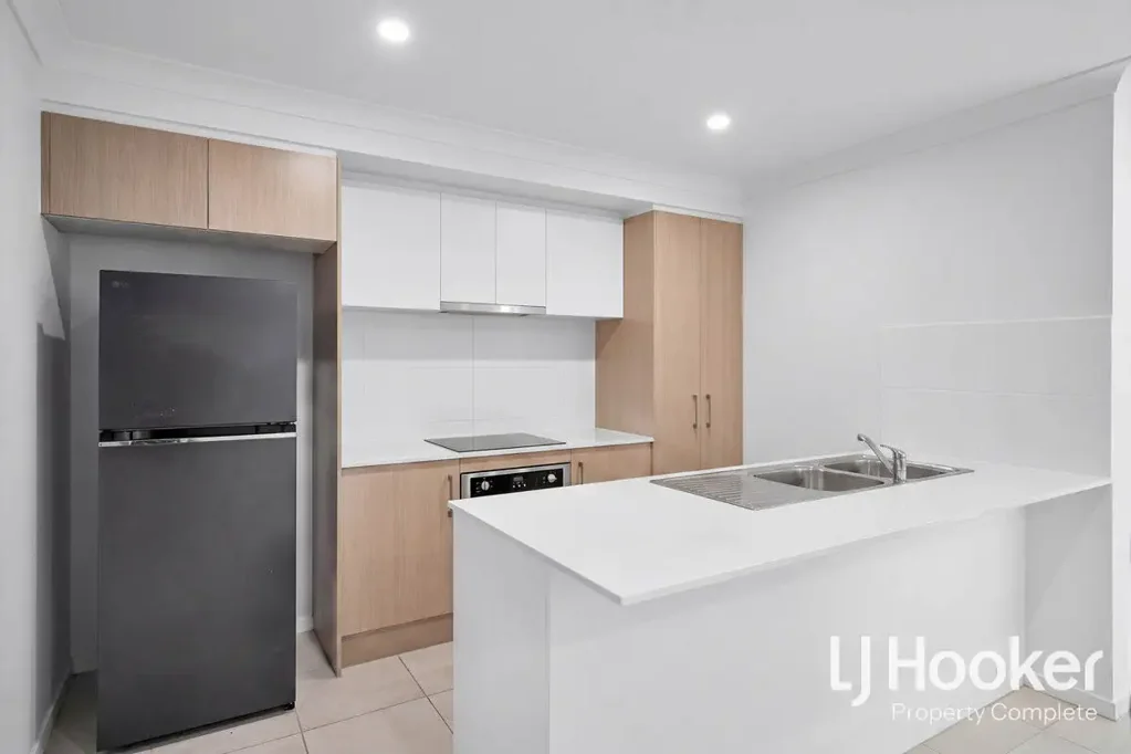 Park Ridge 5房 双钥匙住宅 207㎡总面积 449㎡地块 现代设计 灵活布局 强劲租金回报 靠近优质学校 生活便利 Modern Dual-Key Opportunity in Prime Location