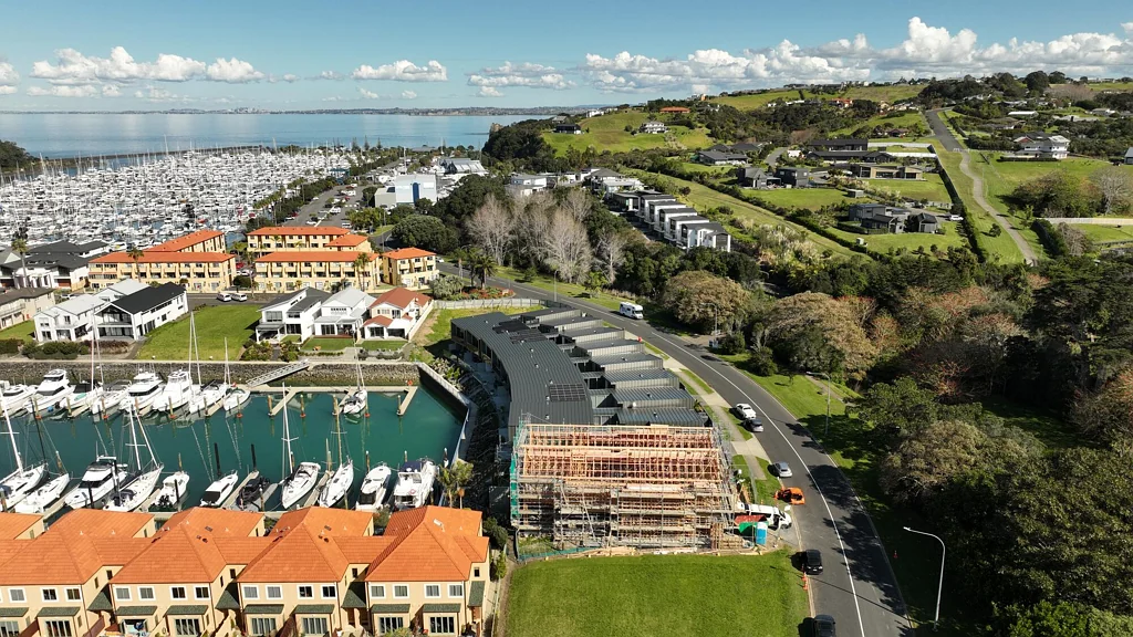 Gulf Harbour 3房  Lock-and-Leave Living with a Marina Berth