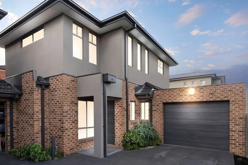 Airport West 3 Bedroom Stylish low maintenance living, city convenience