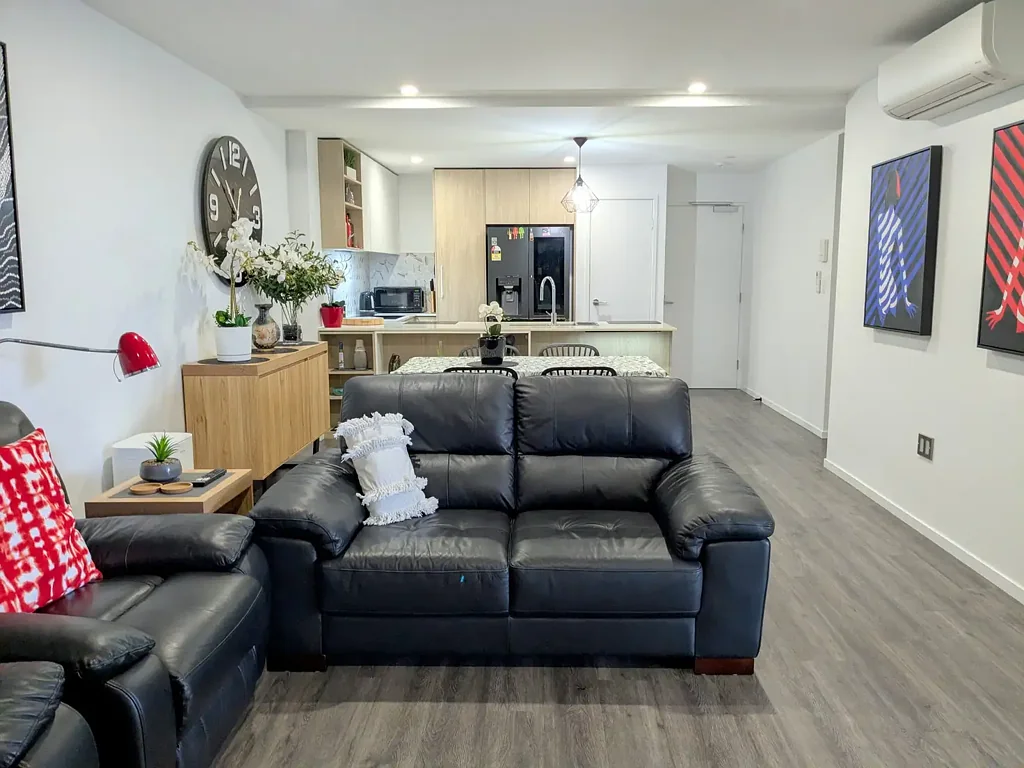 Woody Point 2 Slaapkamer DOUBLE GARAGE + EAST OF OXLEY + LOW BODY CORP + 1 OWNER NEVER RENTED!!!!