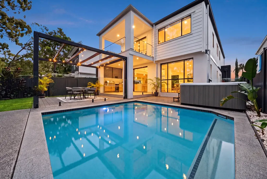 Ashmore 5chambre Opulent Family Home Backing Onto Tranquil Bushland
