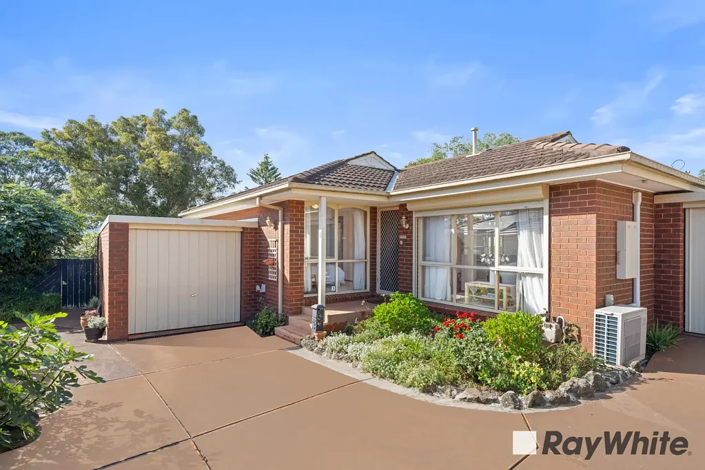Narre Warren 2房 安静庭院 私密围栏 采光落地窗 两卧带柜 功能厨房 中央浴室 低维花园 水箱节能 靠近大型购物中心 Timeless Style, Easy-Care Living