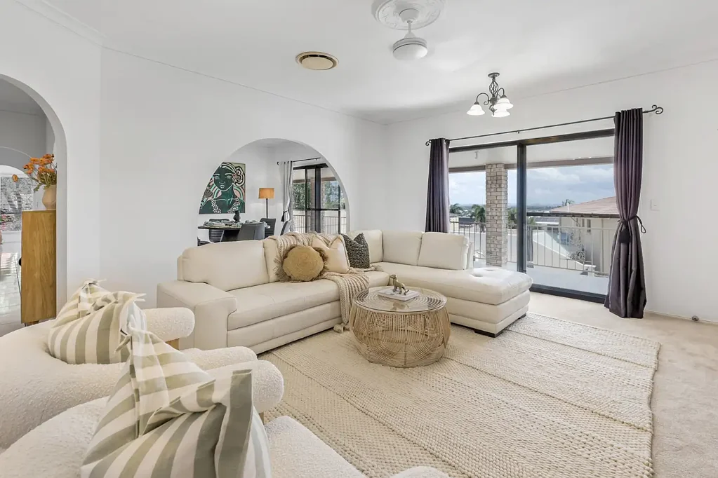 Mount Pleasant 4 Slaapkamer YOUR FAMILY’S ELEVATED ENTERTAINER W PANORAMIC VIEWS