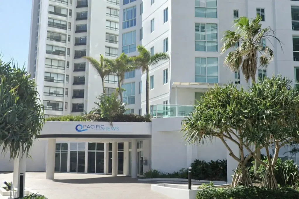 Main Beach 2ห้องนอน Contract Collapsed - Exceptional Investment Opportunity | N/E Beachfront Apartment in Main Beach