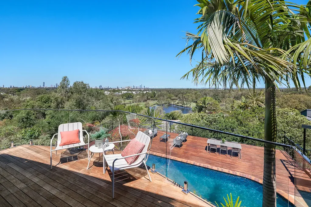 22 Summit Crescent, Carrara, QLD 4211