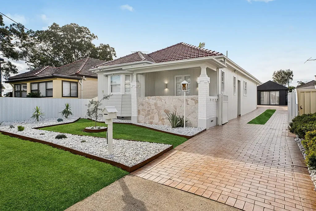 Auburn 4Kwarto Beautifully Renovated Family Home with Pool