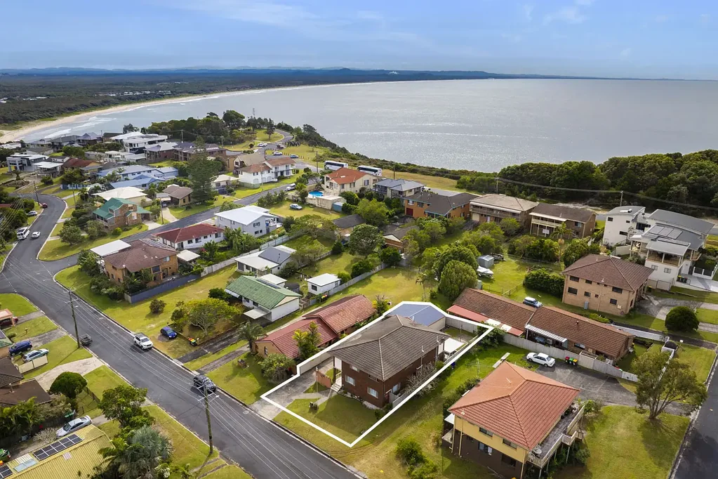 Evans Head 5房  Enjoy the coastal lifestyle in this family friendly home with river views!
