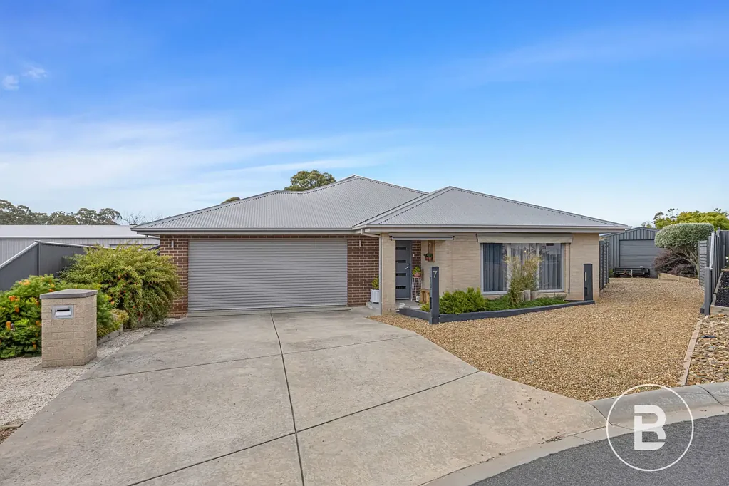 Beaufort 4Moenga Modern Family Living with Shedding in Quiet Street