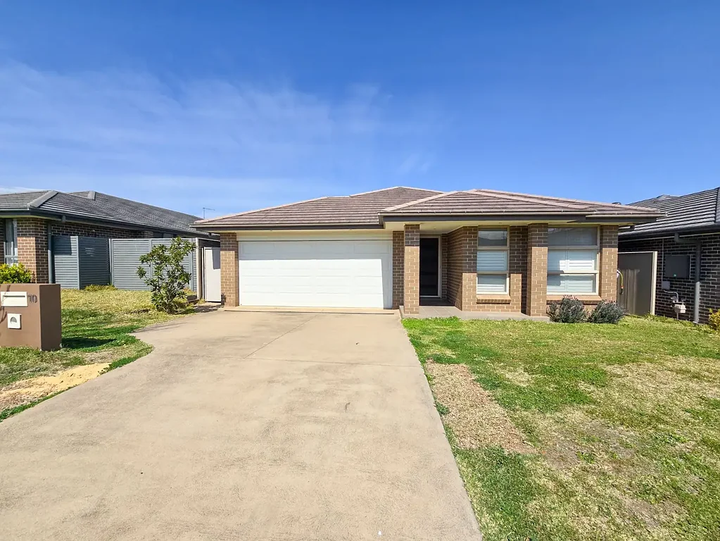 Modern Family Home in Spring Farm