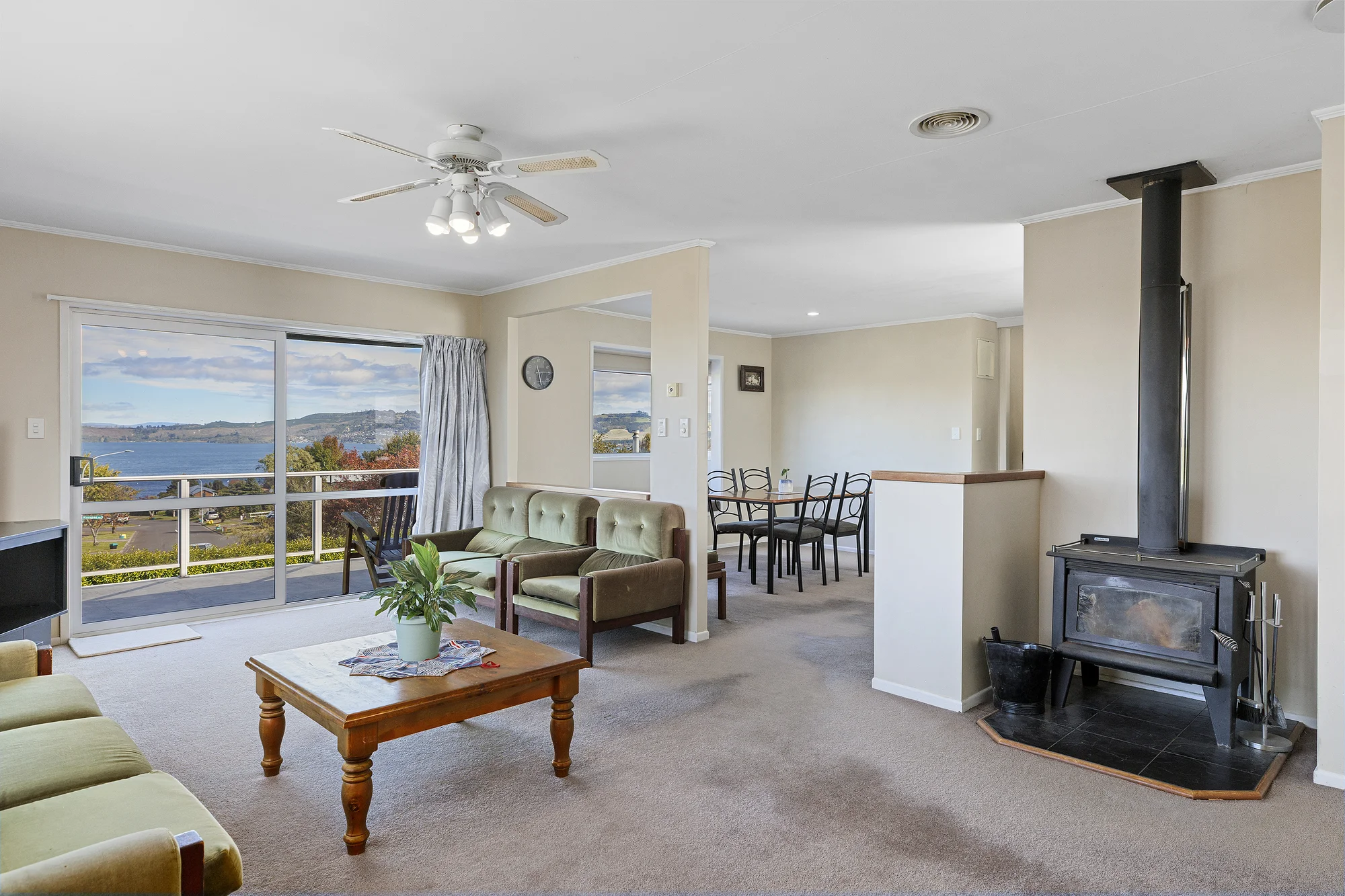 Hilltop 5房  Hilltop - Amazing Views - 3 Car Garaging
