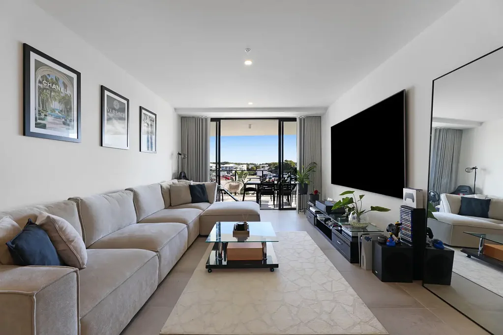 Hope Island 2chambre Premium Resort-Style Living in the Heart of Hope Island's Waterfront Precinct