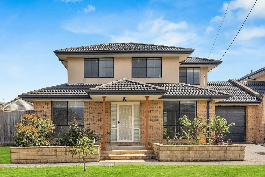Dandenong 4Habitaciones The Brief: No Body Corporate