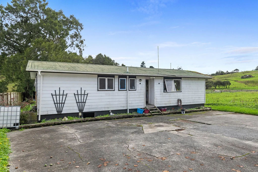 Hikurangi 3部屋 Roll up your sleeves - opportunity awaits!