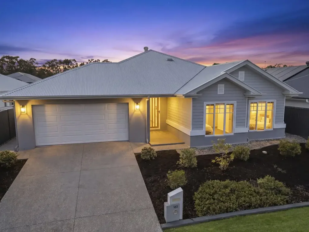 Banksia Beach 4 Slaapkamer Modern Coastal Living with Dual Street Access in the Heart of Banksia Beach