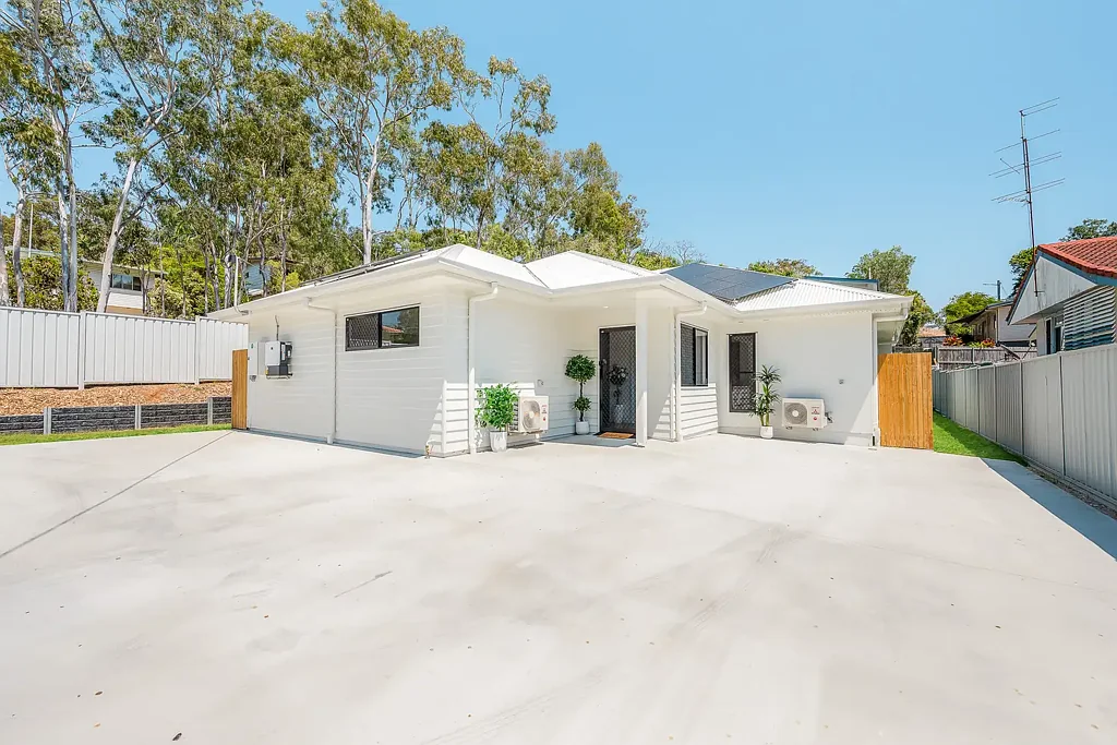 APPROVED APPLICATION :: NO UTILITY BILL? NO WORRIES! ALL-INCLUSIVE STUDIO APARTMENT IN THE HEART OF WEST GLADSTONE
