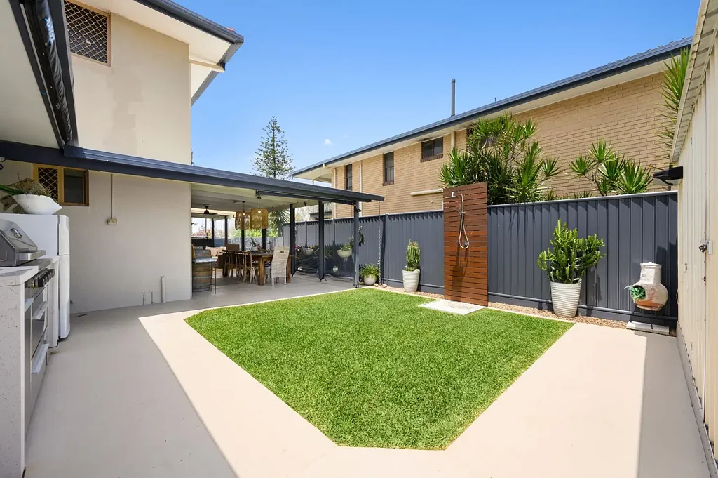 UNIT 1/142 The Esplanade, Paradise Point, QLD 4216