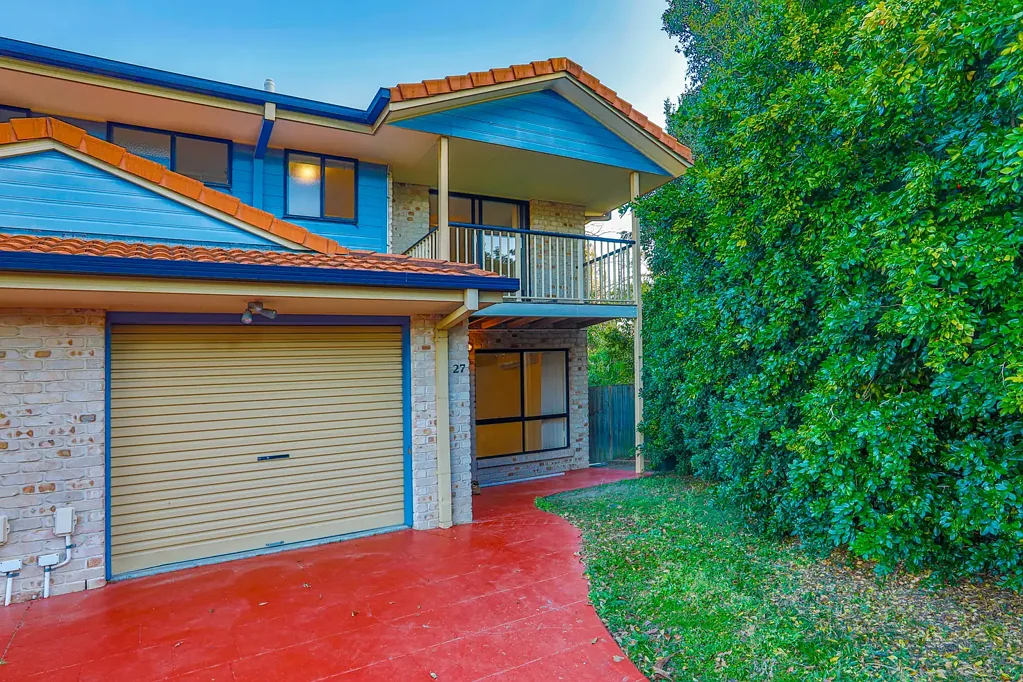 Modern 3-Bedroom Townhouse in Prime Eight Mile Plains Location