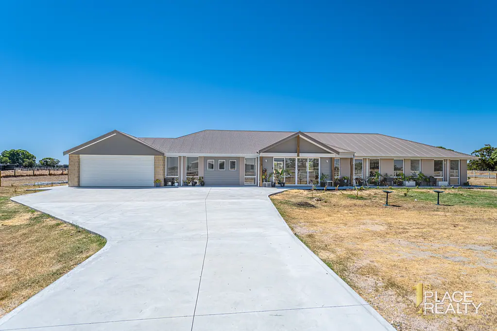 West Pinjarra 4બેડરૂમ Embrace the tranquility of semi-rural living in this stunning NEW family home on 3.3 acres in West Pinjarra