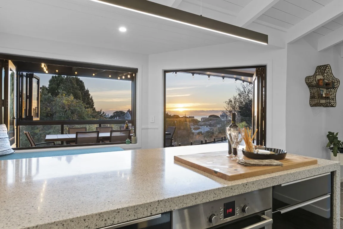 New Plymouth Central 4房  A Statement Home Families Grow Into