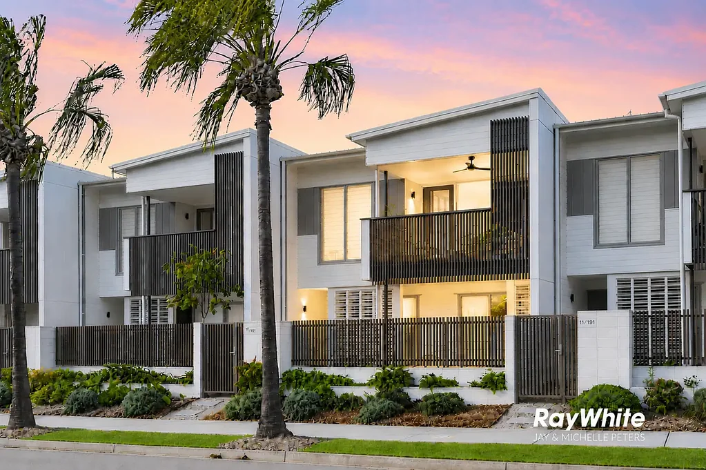 Newport 3Kwarto Luxury Townhouse With Water Views - Lifestyle & Location - The Complete Coastal Package!