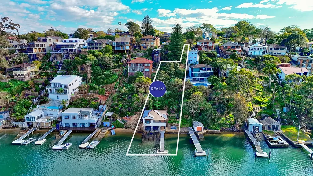 Oatley 3Kwarto Exceptional Waterfront Opportunity in a Secluded Oatley Setting