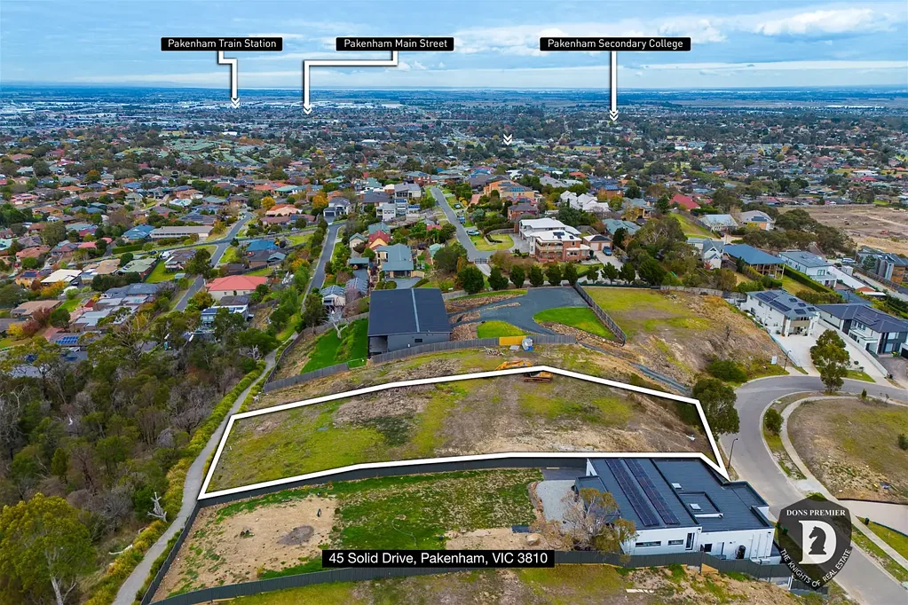 Pakenham Council批准独立车道 地势优势出入便捷 南侧开放空间视野开阔 前后壮丽景观宁静如画 精心设计节省成本 A Rare Opportunity  Elevated Block with Approved Driveway & Scenic Views