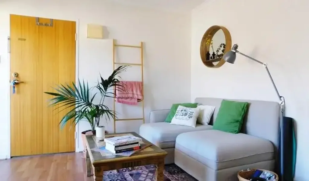 SUNNY FIRST FLOOR APARTMENT