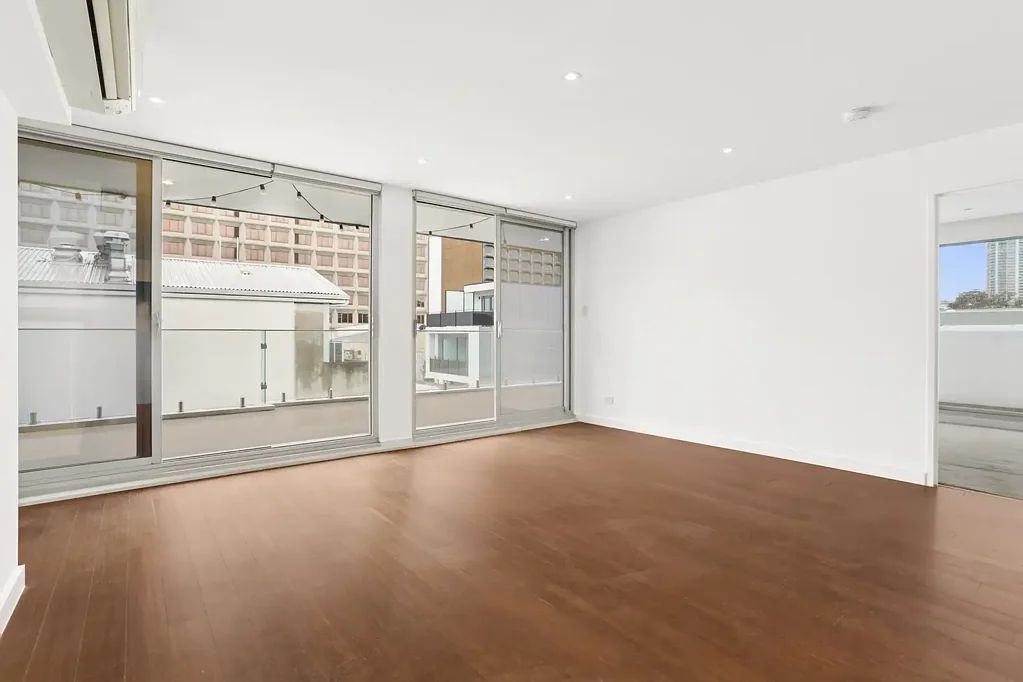 Top Floor Contemporary Apartment With Large Entertainers Terrace