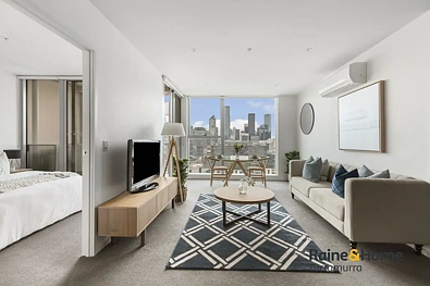 Docklands 2 Bedroom Resort-Style living in a prime Collins Street location!