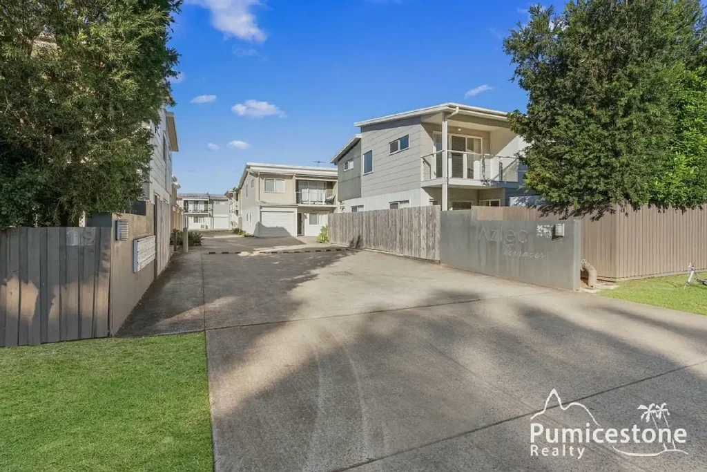 3 BEDROOM TOWNHOUSE