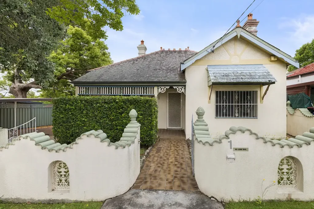 Ashbury 5Habitaciones Character Home on 689sqm Offering Exceptional Potential