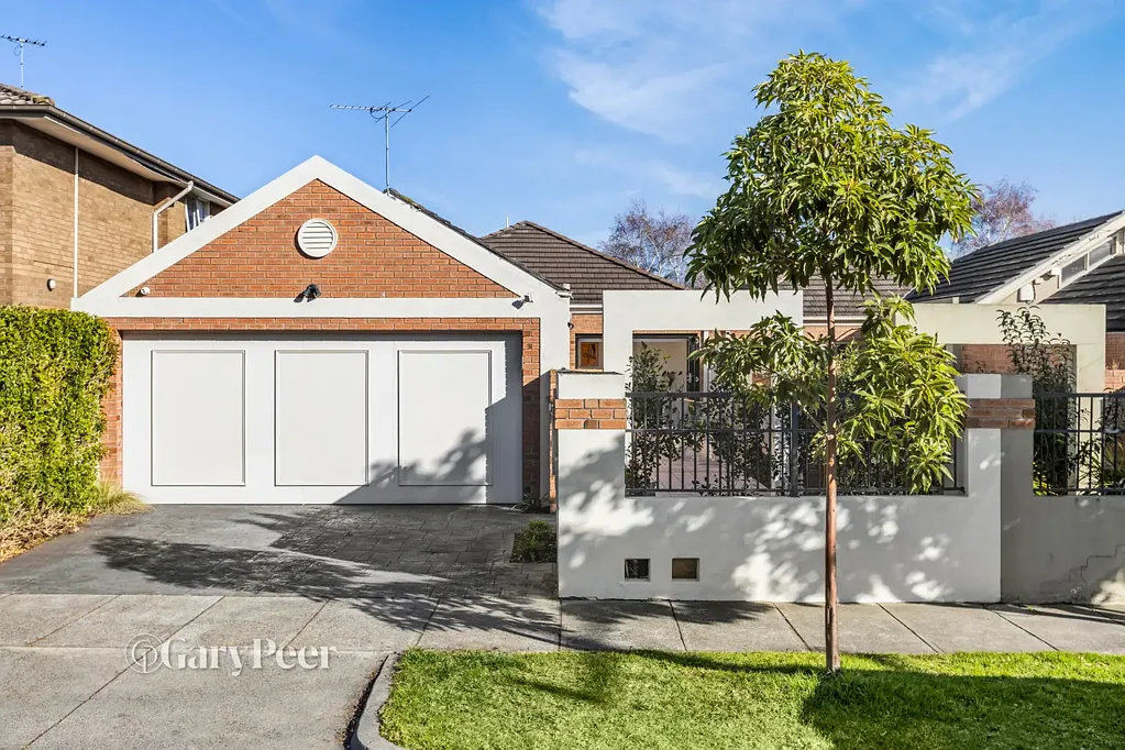 Caulfield South 3ਬੈੱਡਰੂਮ Single level haven, updated from top-to-toe