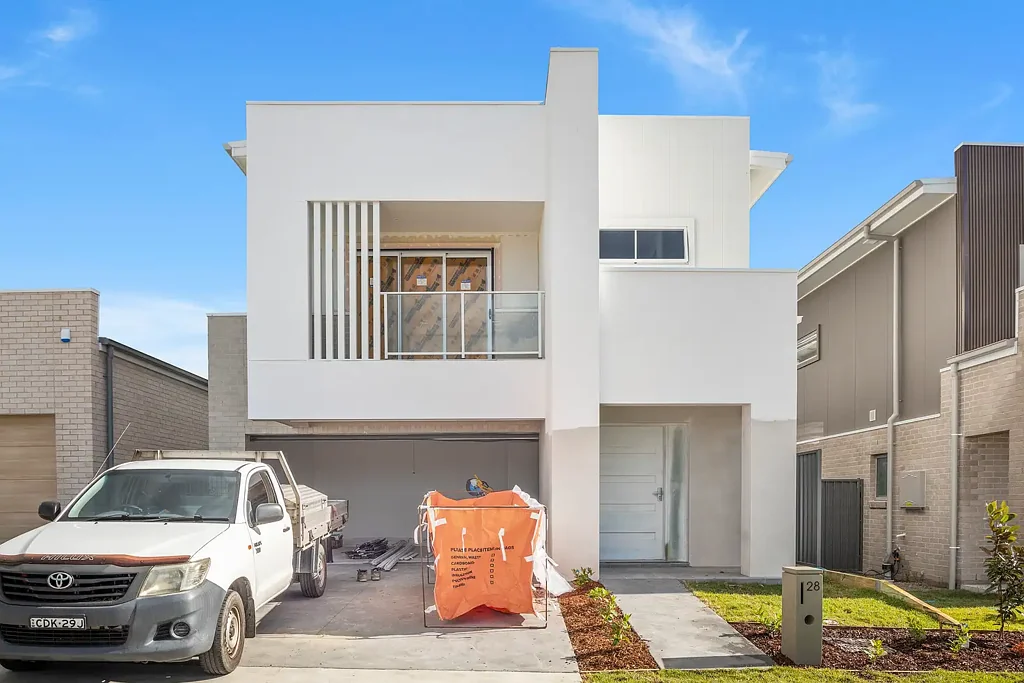 Calderwood 4Kwarto Brand New Living