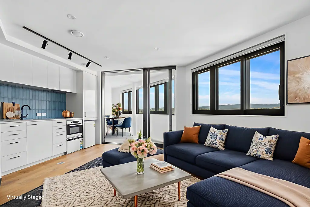 Miramar 1房  Garaging Options & Views Over Miramar