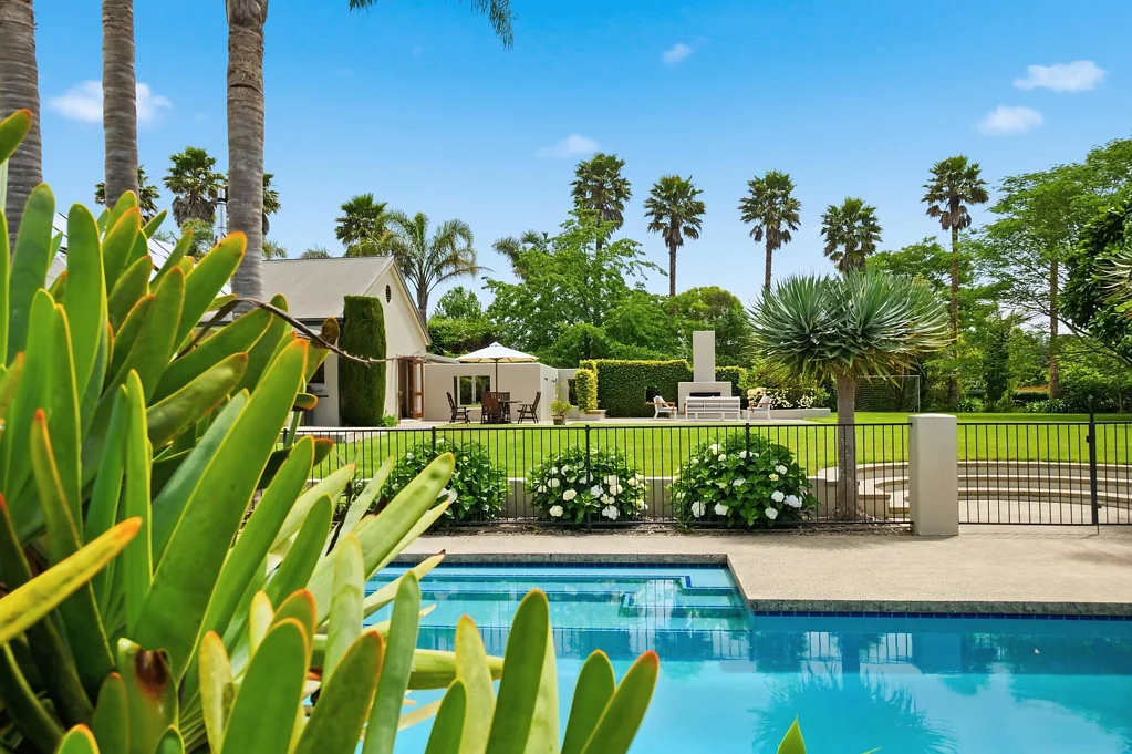 Te Puna 4房  The Ultimate Property Package with Shed and Pool