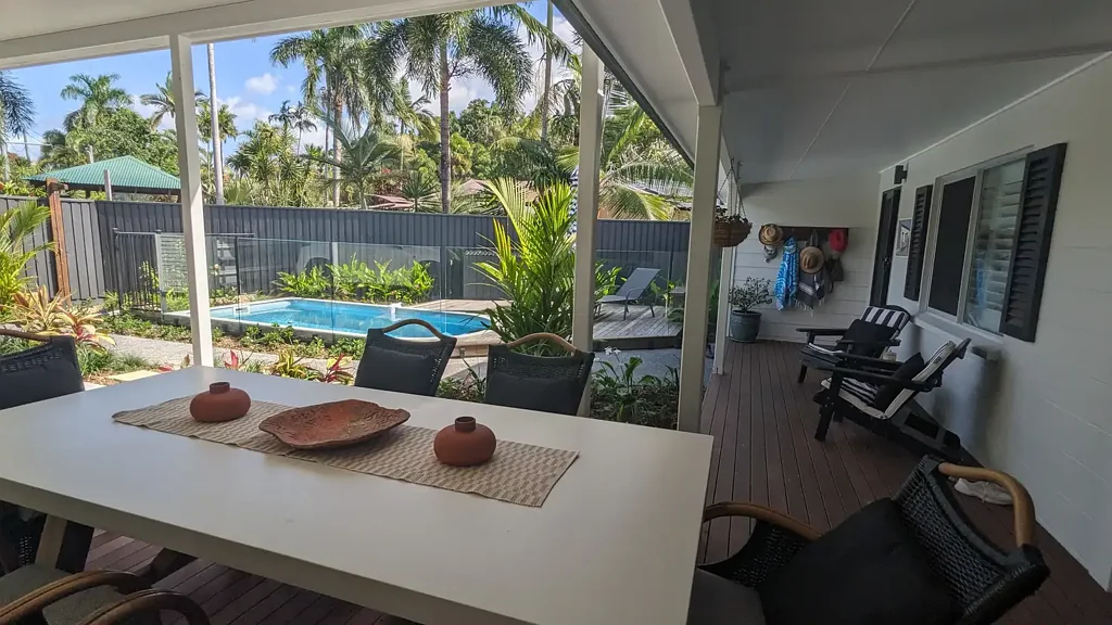 BEAUTIFUL TWO BEDROOM BEACH COTTAGE WITH IT'S OWN POOL