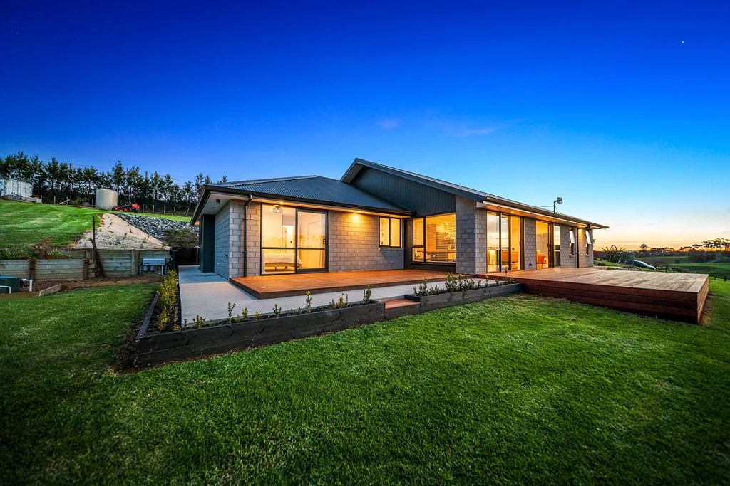 Te Kohanga 4房 业主已购他处！2公顷地块，内进式双车库+丰富果树，静享田园生活的宁静节奏！ Vendors Committed Elsewhere