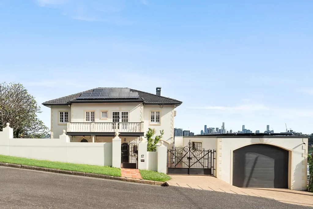 17 Dickson Terrace, Hamilton, QLD 4007