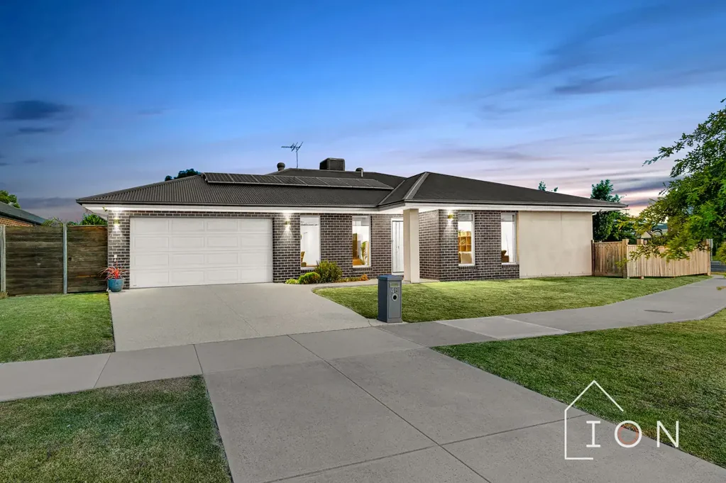 Cranbourne West 4 Bedroom Contemporary Comfort in the Heart of Quarters Estate