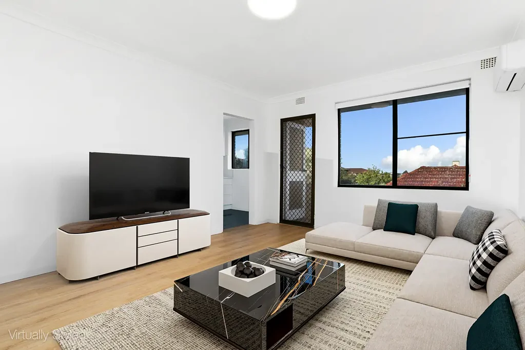 Marrickville 2Phòng ngủ Fully Renovated Top-Floor Apartment in Prime Marrickville Location