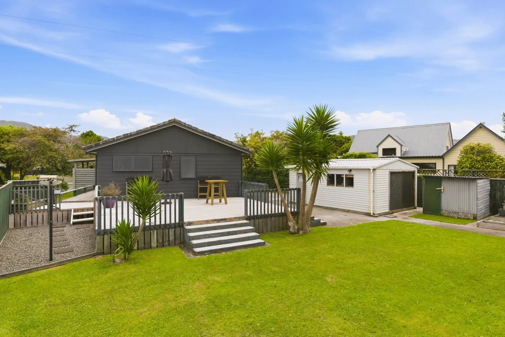 Waikanae 3房  Sun-Soaked, Double-Glazed & Seriously for Sale