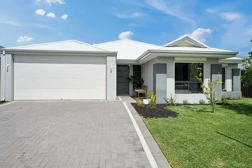Aveley 4Kwarto Lettuce Entertain You - Modern Family Living with a Garden to Grow Into!
